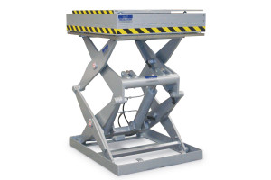 MSSAP-30-14/10: double-scissor lift table in painted steel. Maximum load: 3000 kg. Raised height: 1400 mm. Top platform moves sideways.